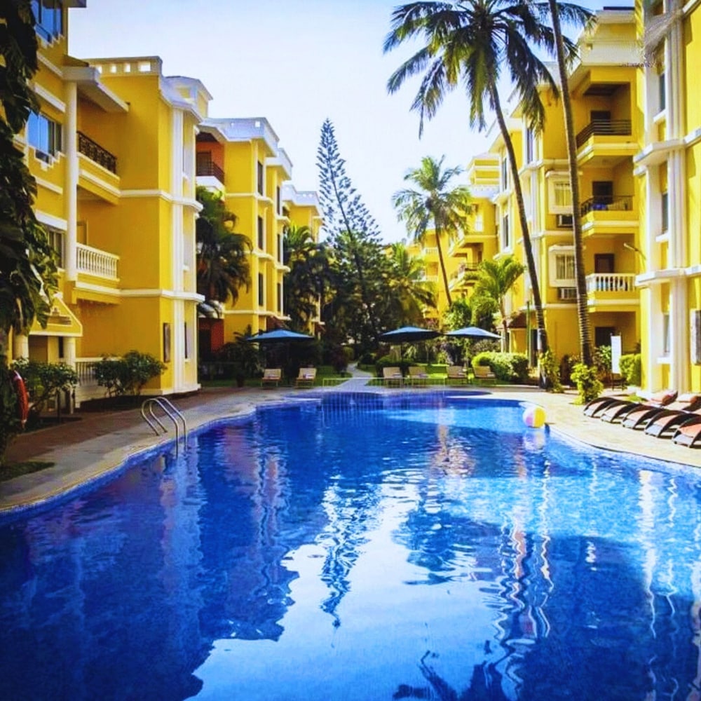 Adamo The Bellus Calangute — Swimming pool in Calangute, Goa