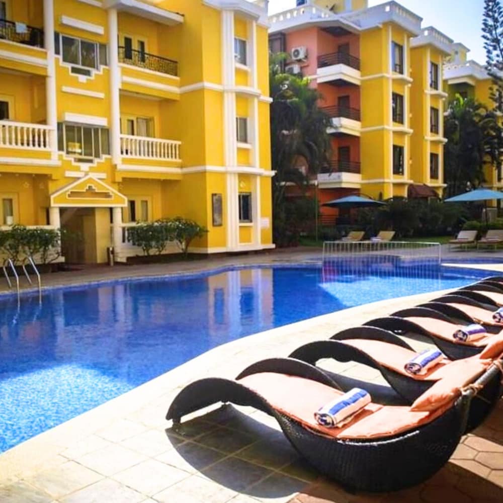 Adamo The Bellus Calangute — Swimming pool in Calangute, Goa