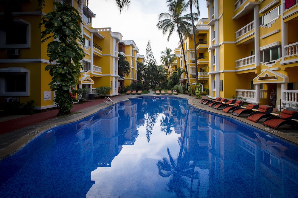 Adamo The Bellus Calangute — Swimming pool in Calangute, Goa