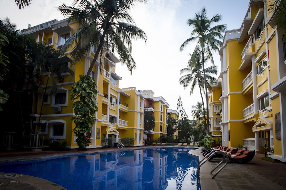 Adamo The Bellus Calangute — Swimming pool in Calangute, Goa