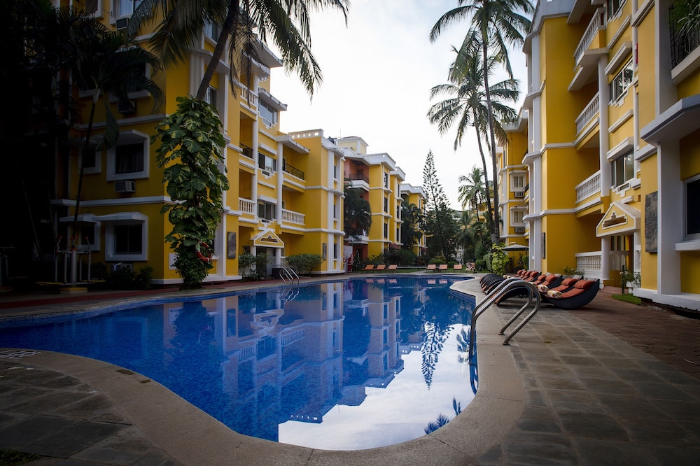 Adamo The Bellus Calangute — Swimming pool in Calangute, Goa