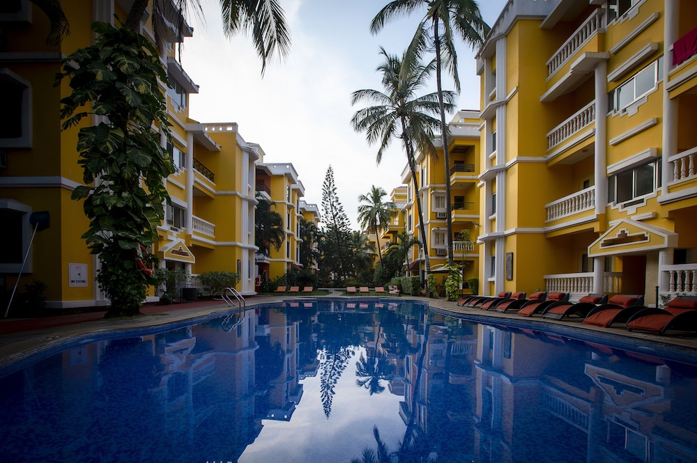Adamo The Bellus Calangute — Swimming pool in Calangute, Goa