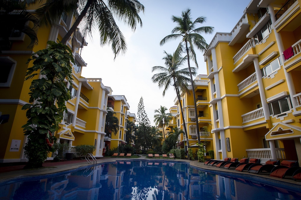 Adamo The Bellus Calangute — Swimming pool in Calangute, Goa