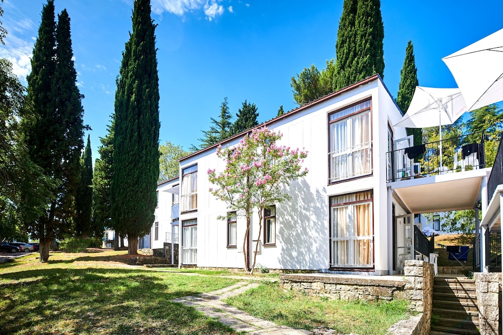 Apartments Astra — Hotel building in Poreč, Istria
