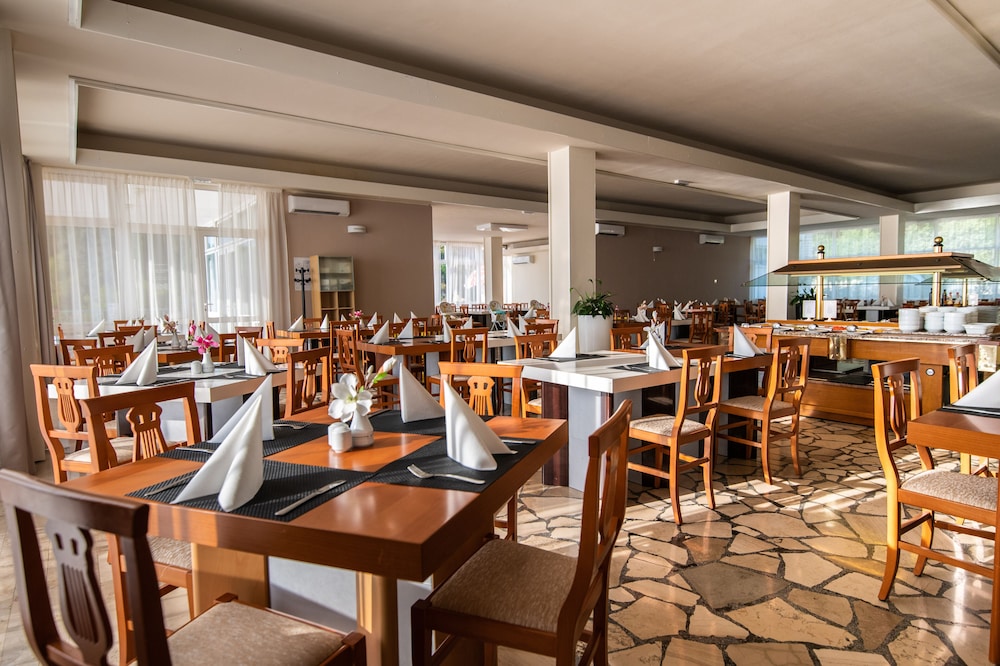 Horizont Resort — Restaurant & bars in Pula, Istria