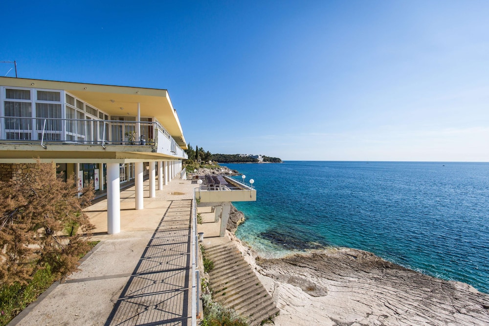 Horizont Resort — Hotel building in Pula, Istria