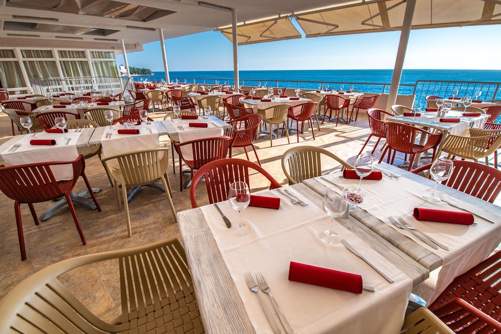 Horizont Resort — Restaurant & bars in Pula, Istria