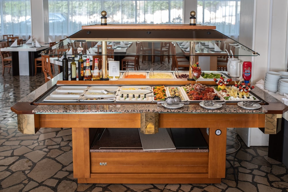 Horizont Resort — Restaurant & bars in Pula, Istria