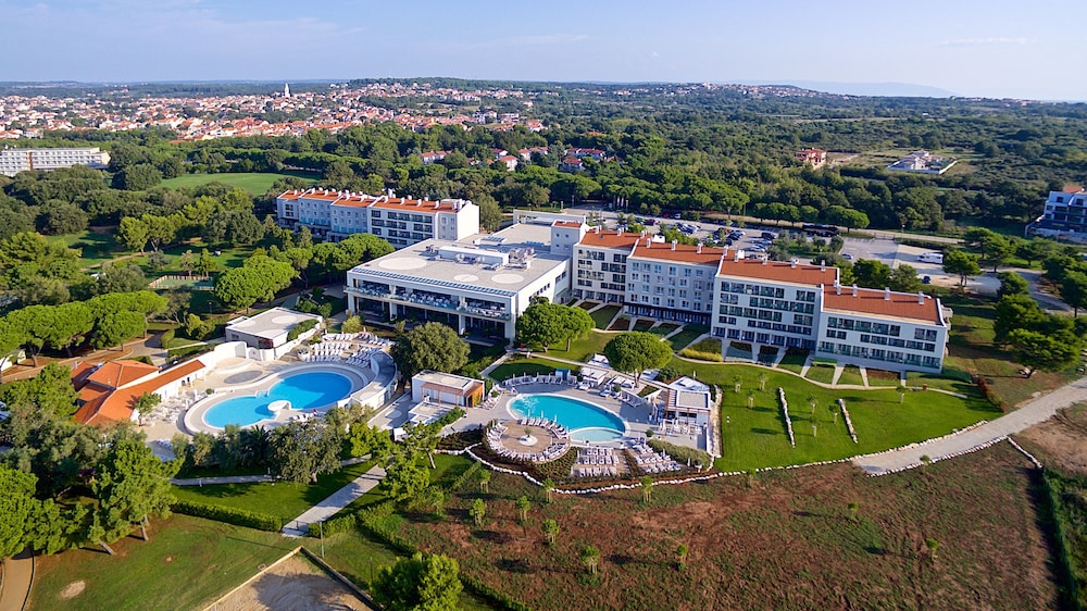 Park Plaza Belvedere Medulin — Swimming pool in Medulin, Istria