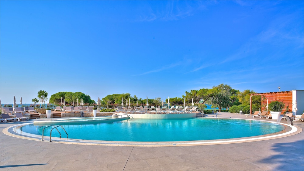 Park Plaza Belvedere Medulin — Swimming pool in Medulin, Istria