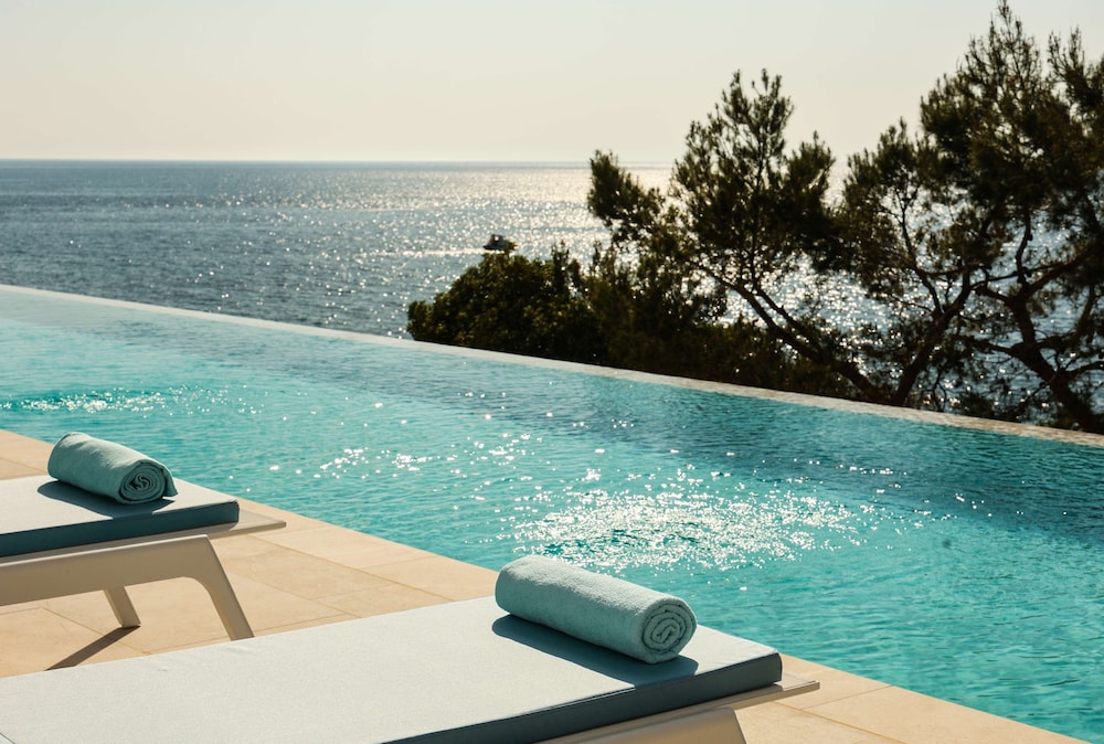 Grand Hotel Brioni Pula A Radisson Collection Hotel — Swimming pool in Pula, Istria