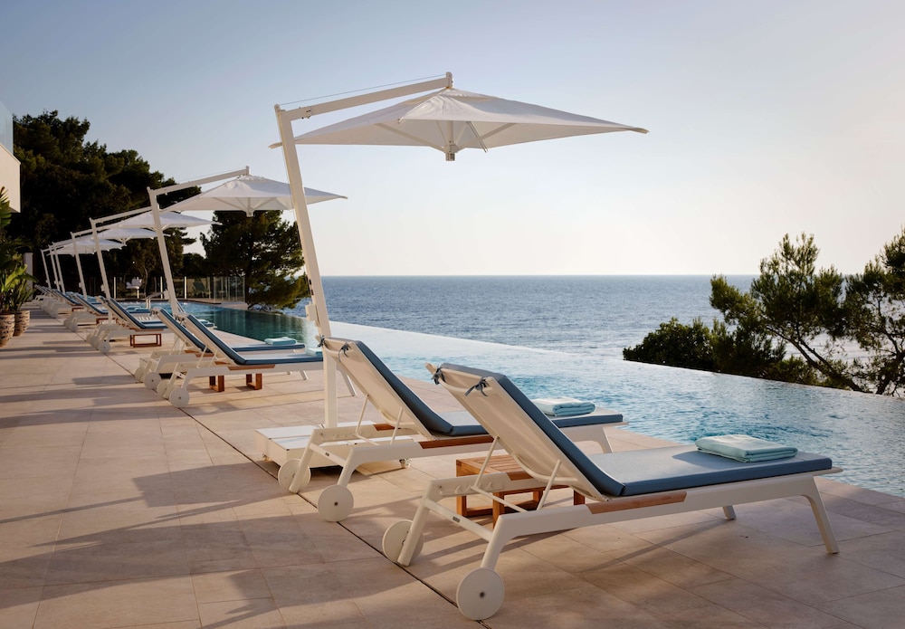 Grand Hotel Brioni Pula A Radisson Collection Hotel — Swimming pool in Pula, Istria