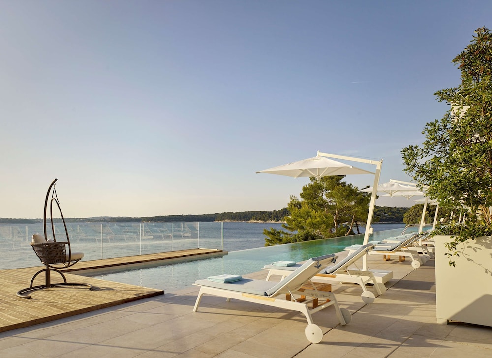 Grand Hotel Brioni Pula A Radisson Collection Hotel — Swimming pool in Pula, Istria