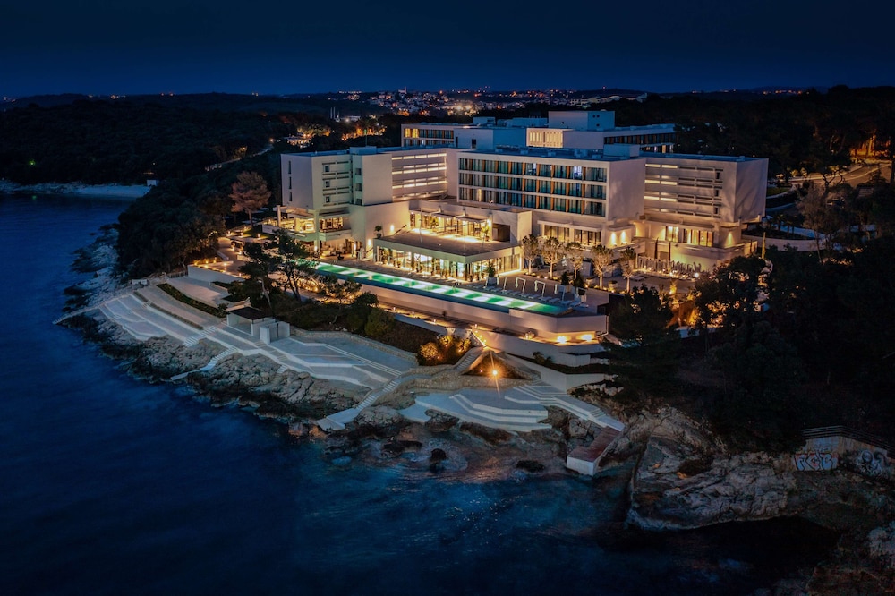 Grand Hotel Brioni Pula A Radisson Collection Hotel — Hotel building in Pula, Istria