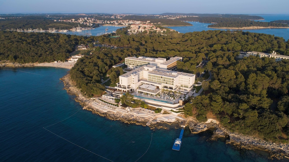 Grand Hotel Brioni Pula A Radisson Collection Hotel — Hotel building in Pula, Istria
