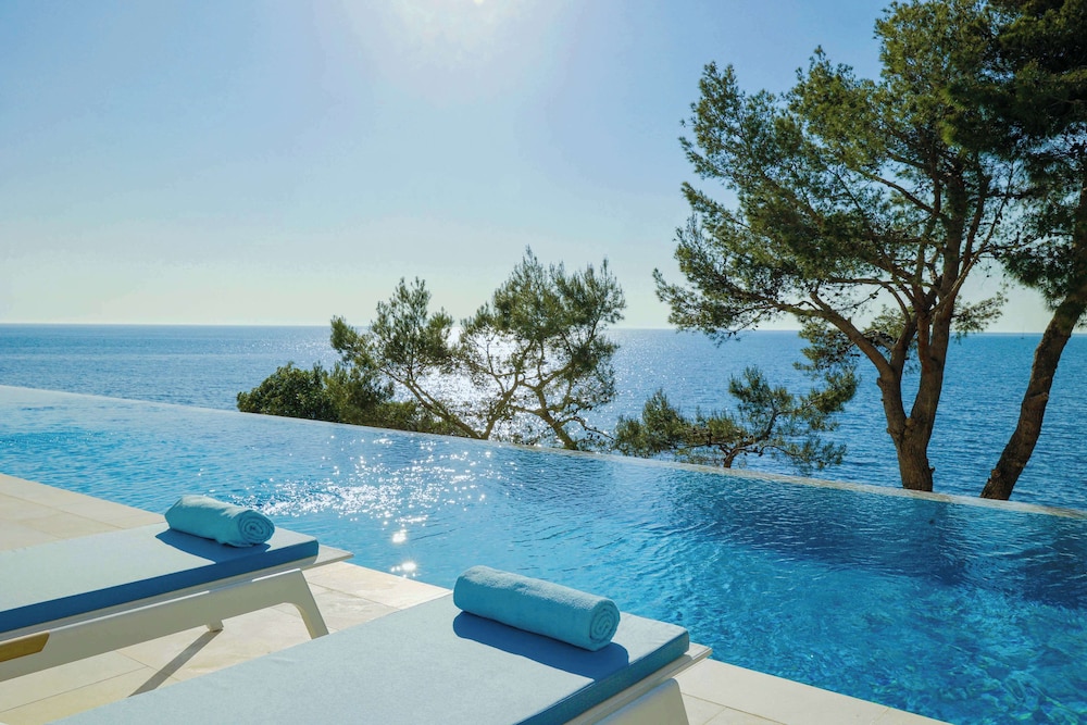 Grand Hotel Brioni Pula A Radisson Collection Hotel — Swimming pool in Pula, Istria