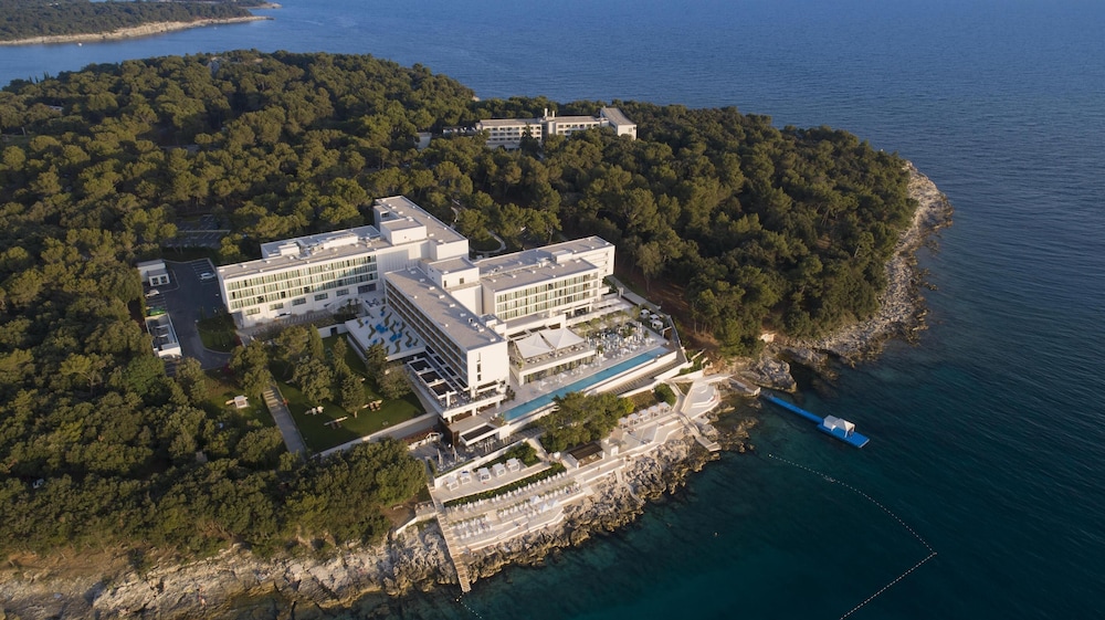 Grand Hotel Brioni Pula A Radisson Collection Hotel — Hotel building in Pula, Istria