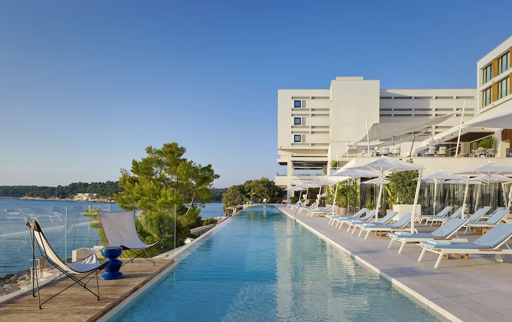 Grand Hotel Brioni Pula A Radisson Collection Hotel — Swimming pool in Pula, Istria
