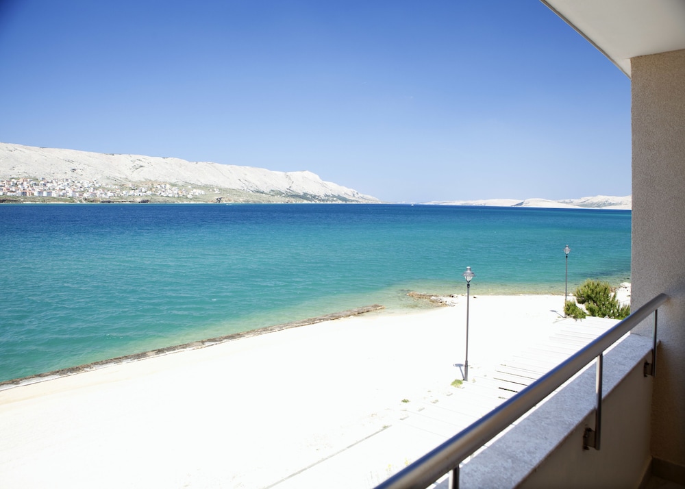 Family Hotel Pagus — Rooms in Pag, Zadar