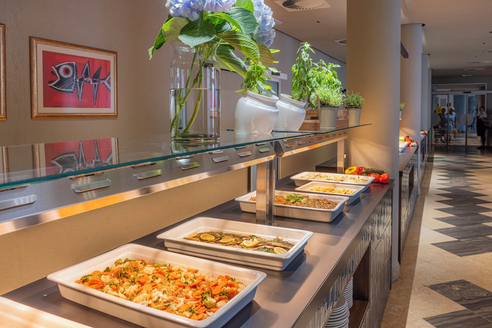 Family Hotel Pagus — Restaurant in Pag, Zadar
