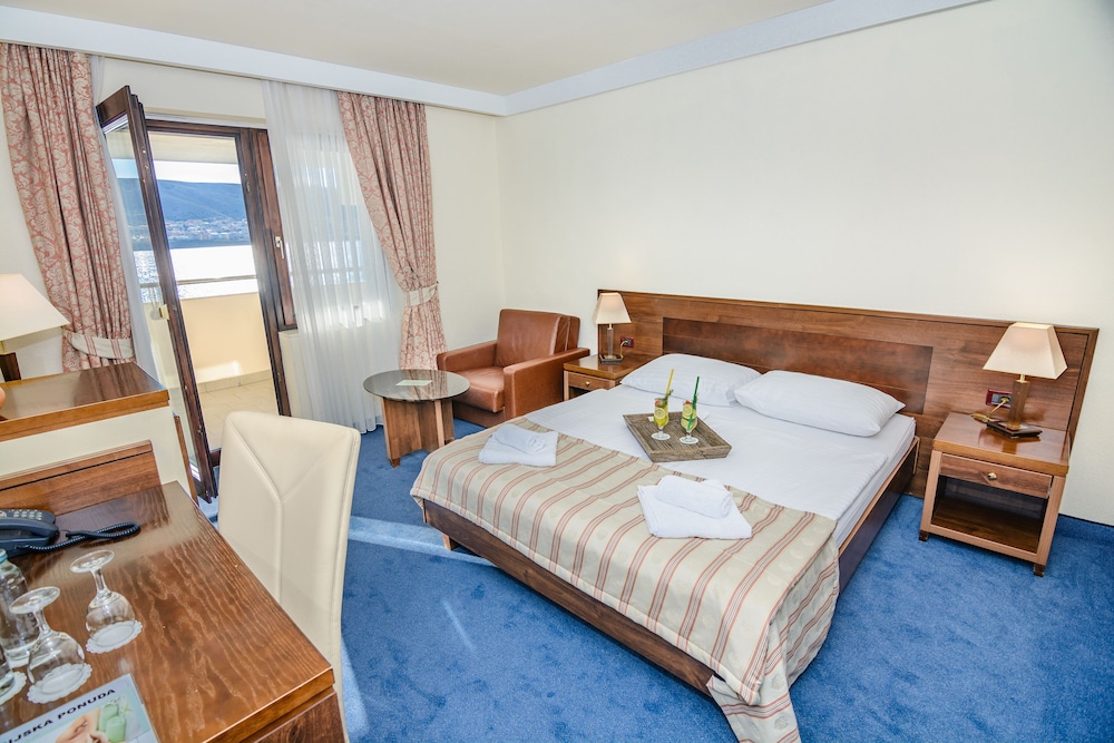 Family Hotel Pagus — Rooms in Pag, Zadar