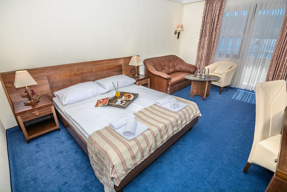 Family Hotel Pagus — Rooms in Pag, Zadar
