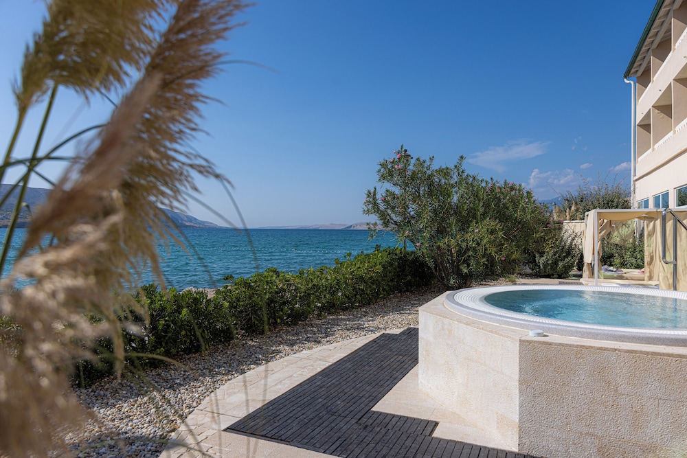 Family Hotel Pagus — Pool in Pag, Zadar