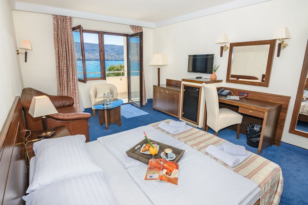 Family Hotel Pagus — Rooms in Pag, Zadar