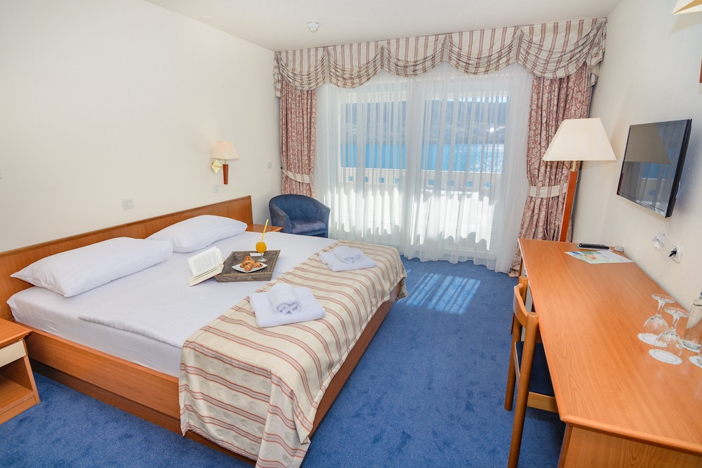 Family Hotel Pagus — Rooms in Pag, Zadar