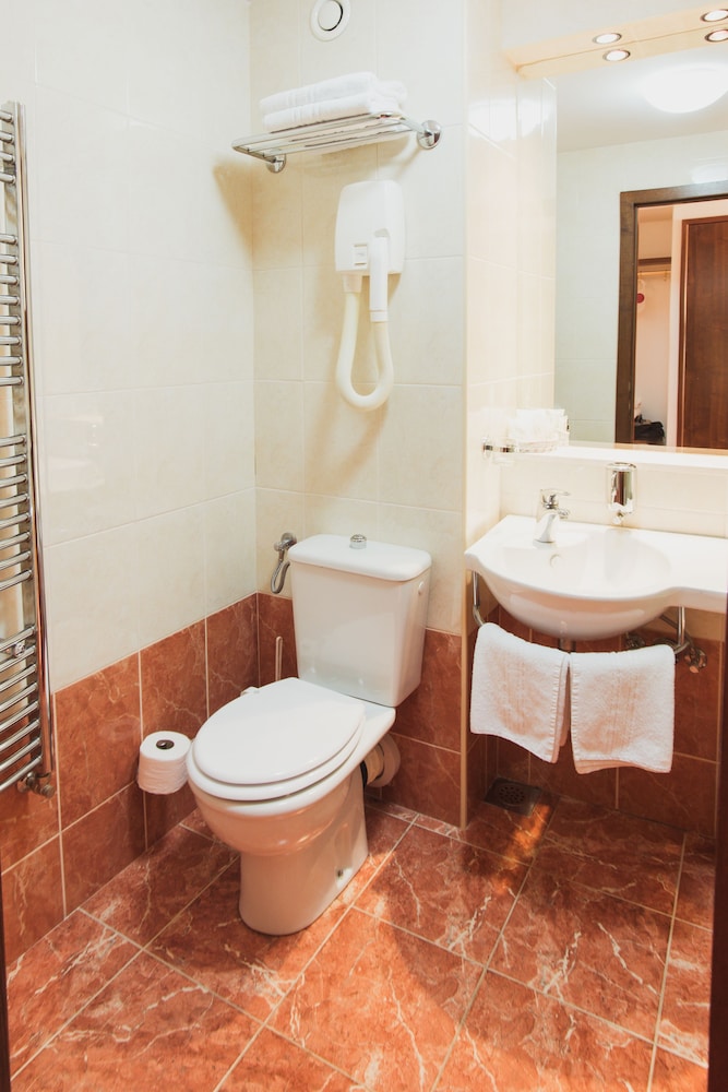 Family Hotel Pagus — Rooms in Pag, Zadar