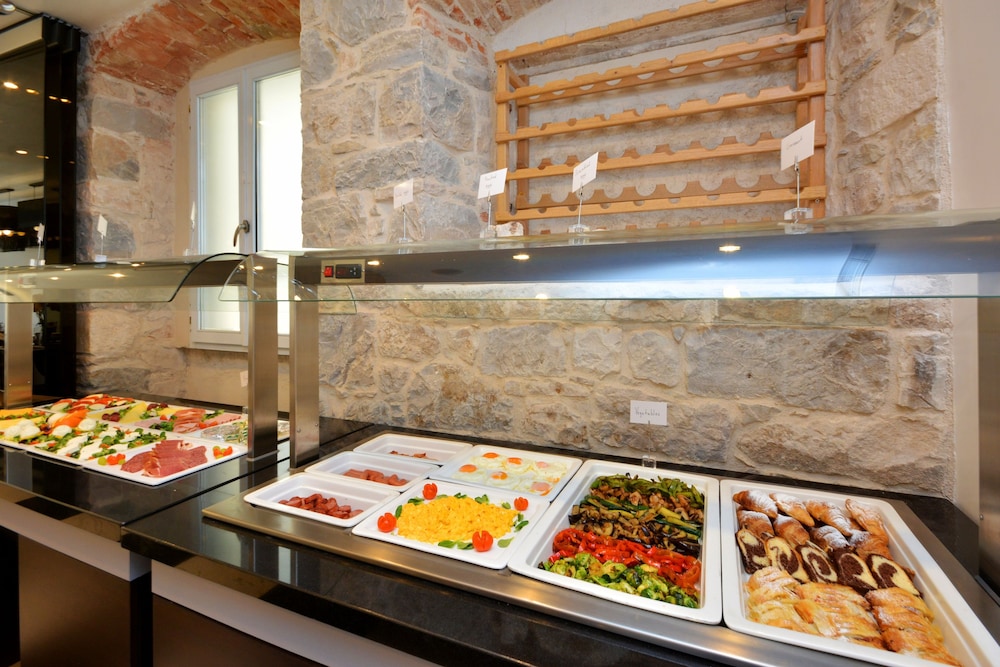 Heritage Jupiter Luxury Hotel — Restaurant & bars in Split, Split-Dalmatia