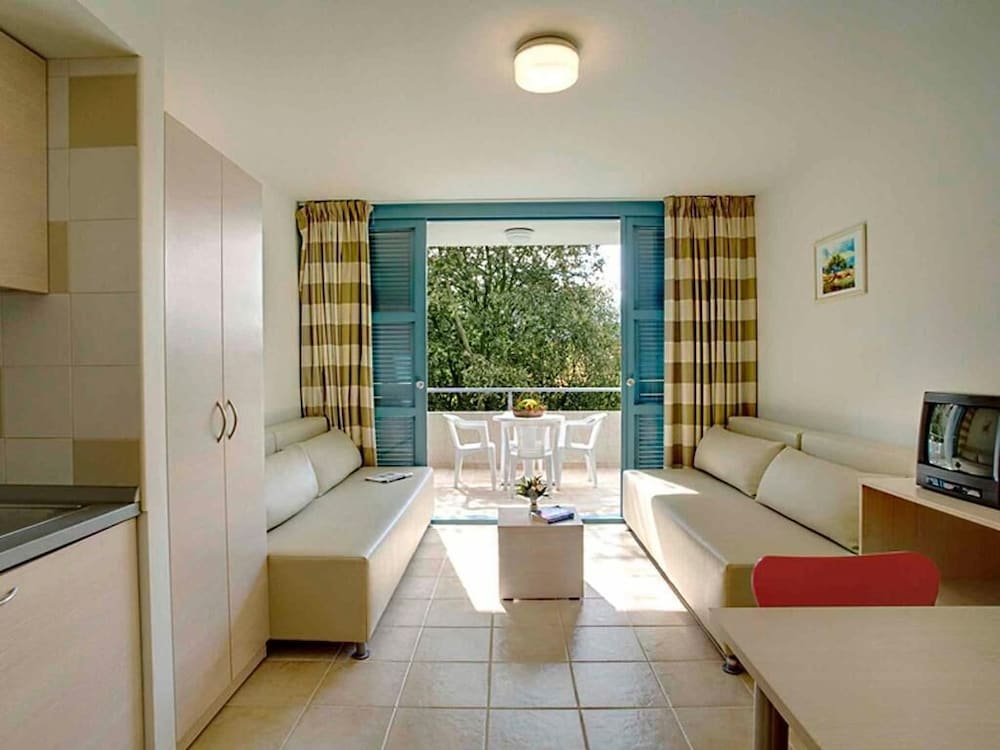 Solaris Residence - Naturist — Hotel rooms in Tar, Istria