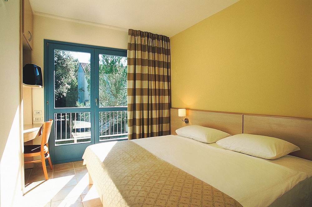 Solaris Residence - Naturist — Hotel rooms in Tar, Istria