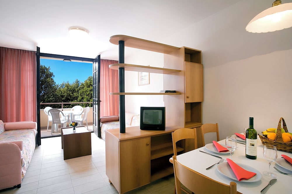 Solaris Residence - Naturist — Hotel rooms in Tar, Istria