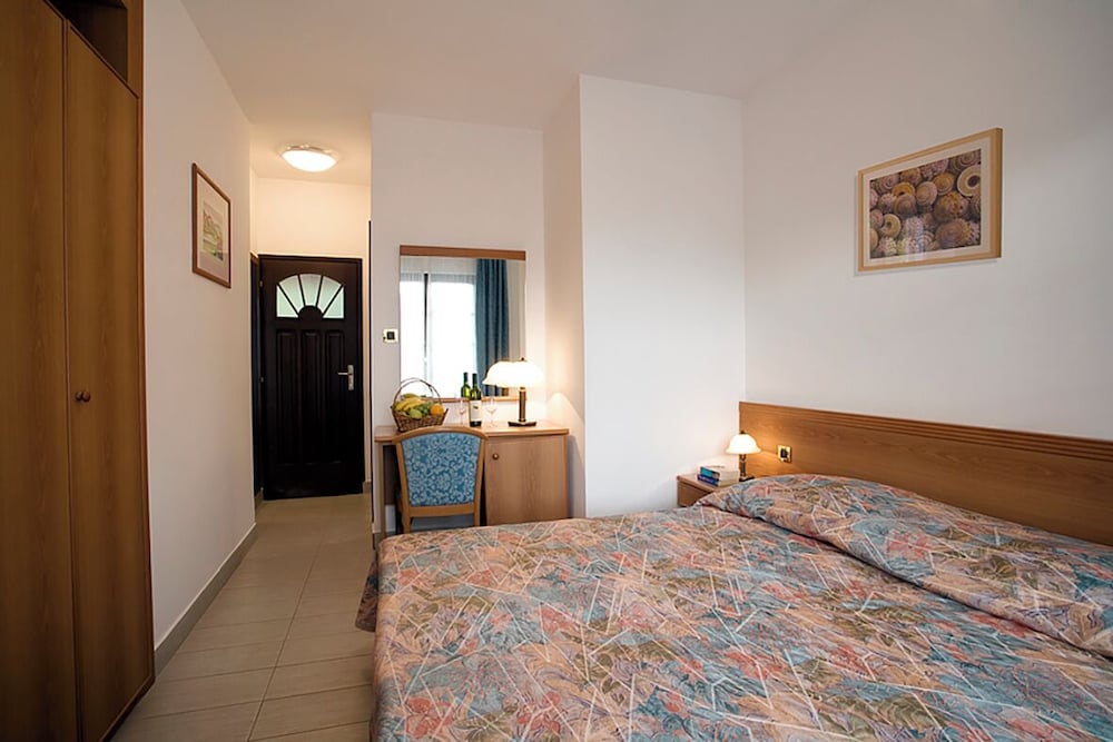 Solaris Residence - Naturist — Hotel rooms in Tar, Istria