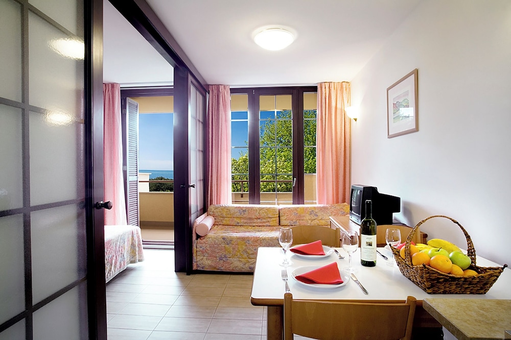 Solaris Residence - Naturist — Hotel rooms in Tar, Istria