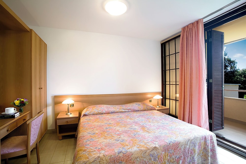 Solaris Residence - Naturist — Hotel rooms in Tar, Istria