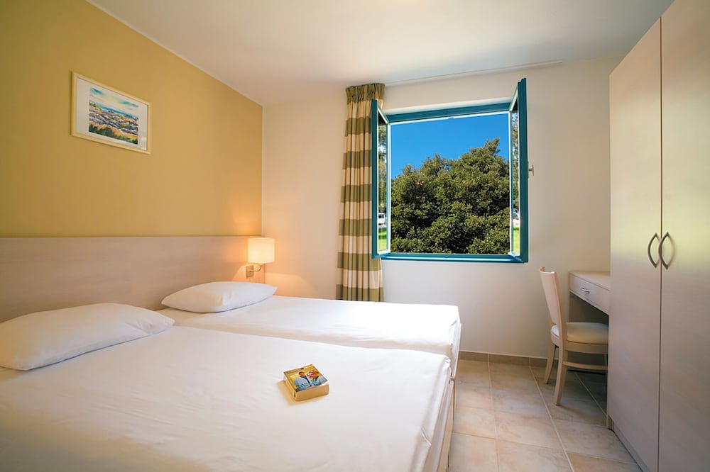 Solaris Residence - Naturist — Hotel rooms in Tar, Istria