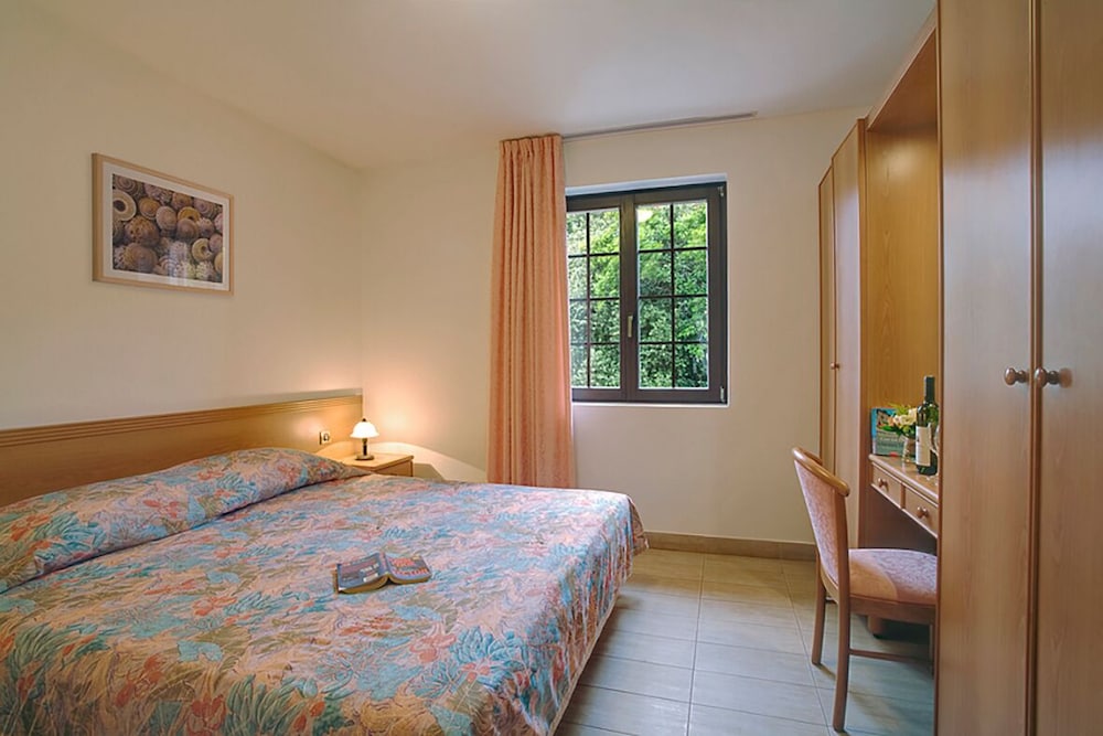 Solaris Residence - Naturist — Hotel rooms in Tar, Istria