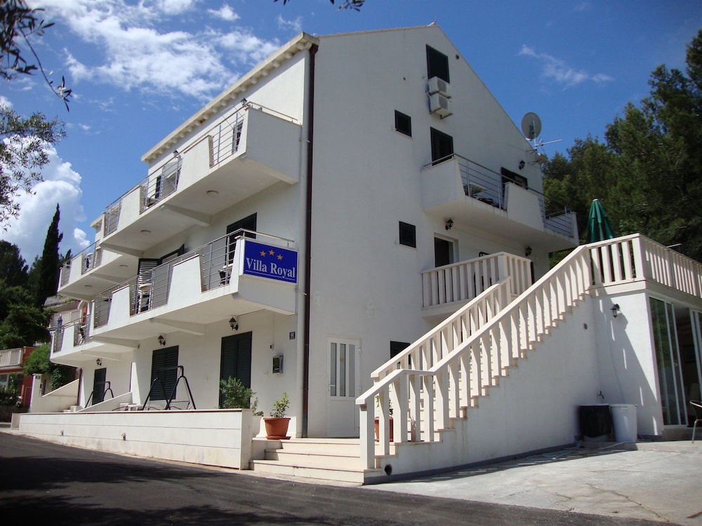 Villa Royal — Hotel building in Konavle, Dubrovnik-Neretva