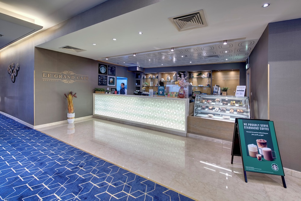 Two Seasons Hotel & Apartments — Restaurant & bars in Dubai