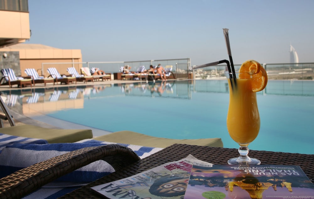 Two Seasons Hotel & Apartments — Swimming pool in Dubai