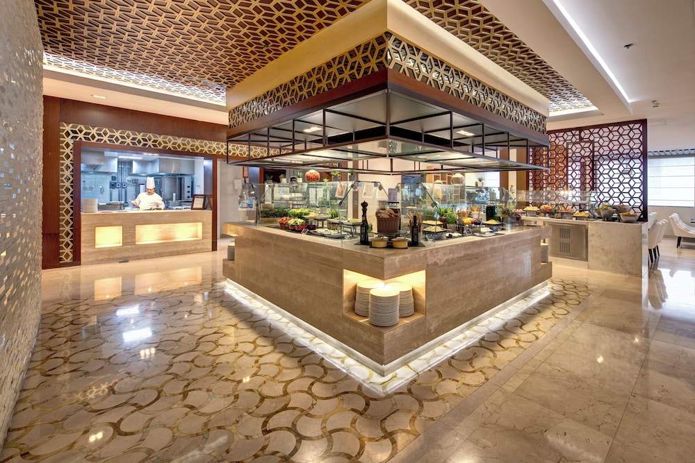 Two Seasons Hotel & Apartments — Restaurant & bars in Dubai