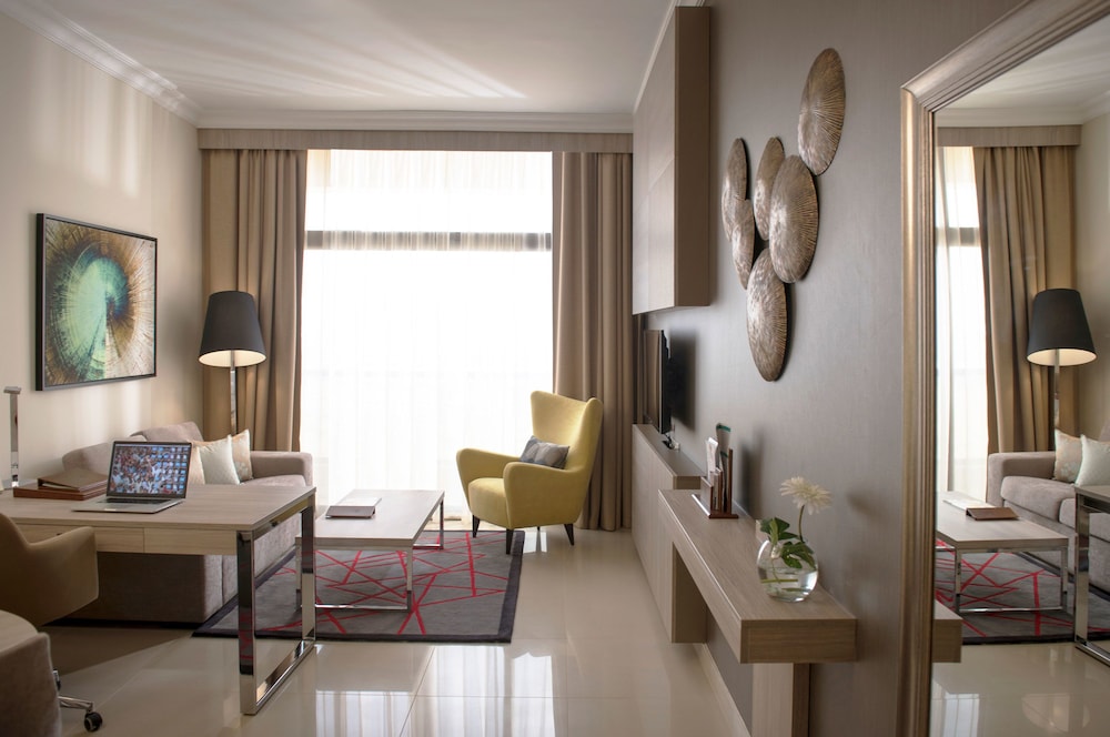 Two Seasons Hotel & Apartments — Hotel rooms in Dubai