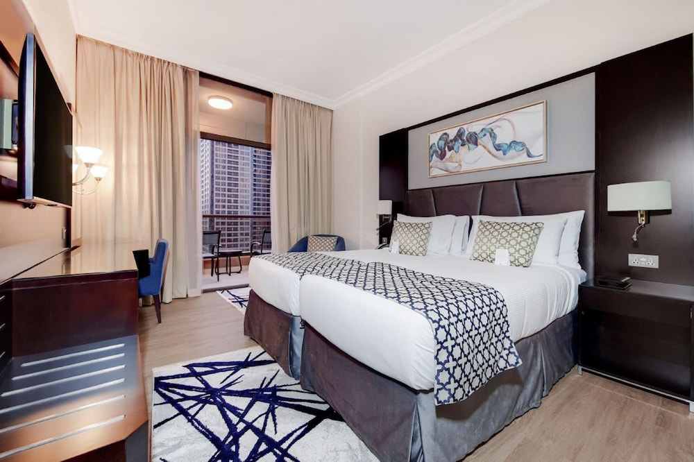 Two Seasons Hotel & Apartments — Hotel rooms in Dubai