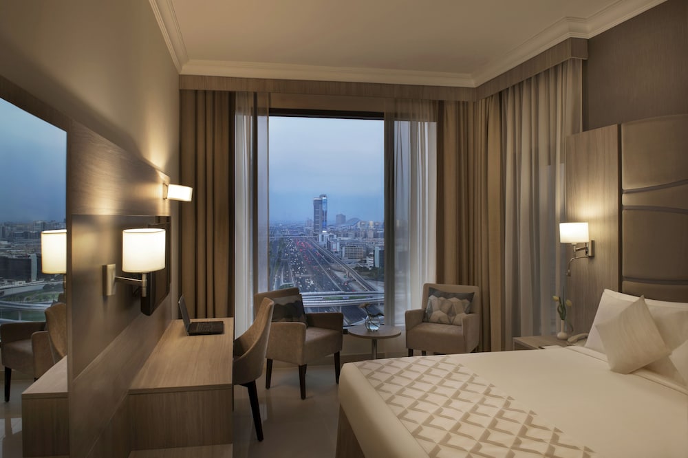Two Seasons Hotel & Apartments — Hotel rooms in Dubai