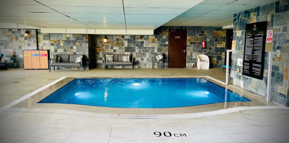 Two Seasons Hotel & Apartments — Swimming pool in Dubai
