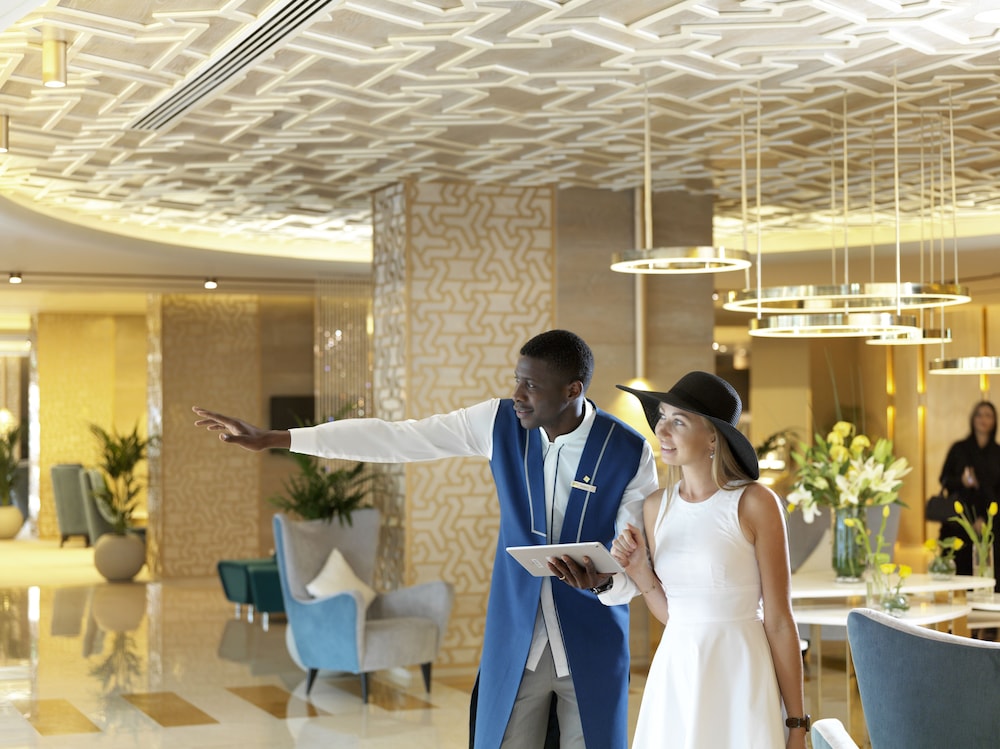 Two Seasons Hotel & Apartments — Hotel building in Dubai