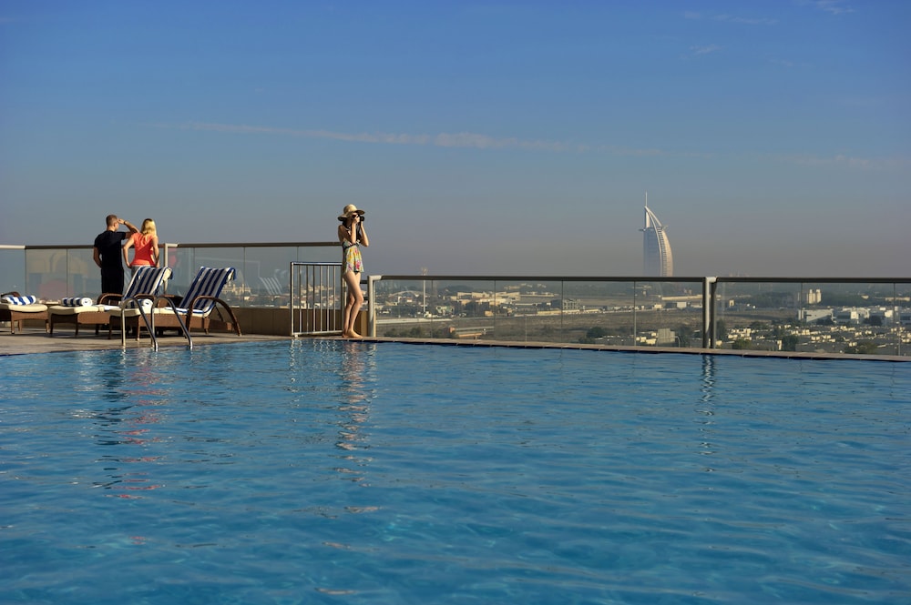 Two Seasons Hotel & Apartments