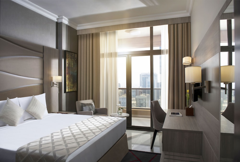 Two Seasons Hotel & Apartments — Hotel rooms in Dubai